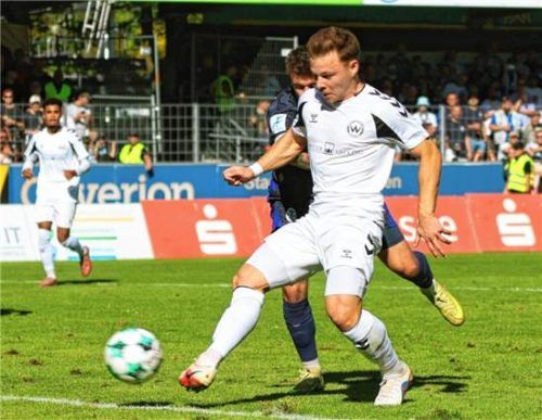 Jannis Turtschan erzielt hier Burghausens 1:0.Butzhammer