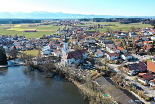 Kirche, Rathaus, Schule, Dorfweiher – in Prutting alles kompakt beieinander. Vielleicht auch deswegen packen die Pruttinger so viel miteinander an. Barth