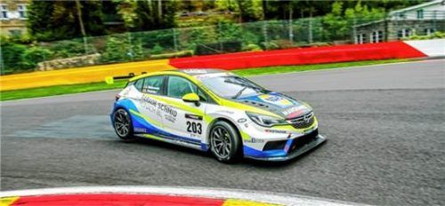 Lukas Zinnäcker feierte seinen Debütsieg in Spa-Francorchamps. re