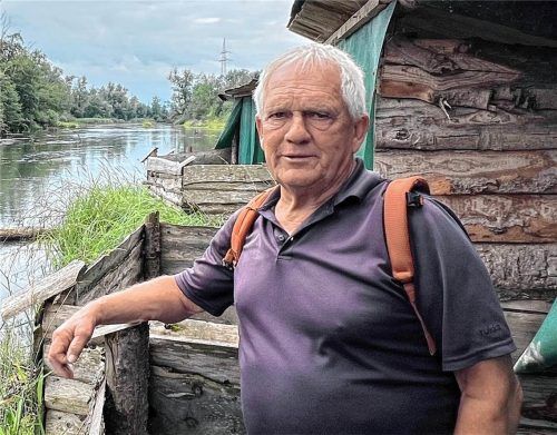 Nach dem Biberbiss am Waldsee in der Gemeinde Schechen geht die Badesaison dort ganz unaufgeregt weiter. Biberberater Karl Günsche schaut vor Ort täglich nach dem Rechten. Imago/Jürgen Kessler/Kathrin Gerlach