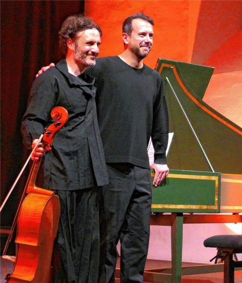 Nicolas Altstaedt (Cello) und Francesco Corti (Cembalo) bedanken sich für den Applaus. Rainer W. Janka