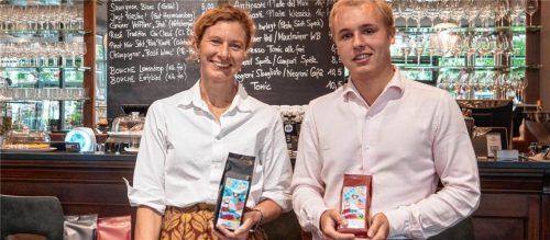 Präsentieren den neuen Dinzler-Wiesn-Kaffee: Katrin Richter und ihr Neffe Philipp Richter von der Kaffeerösterei „Dinzler“. Dinzler