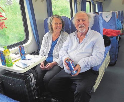 Reiselustige Leser: Hermann Neidhart mit Frau Ingrid. Hermann Neidhart
