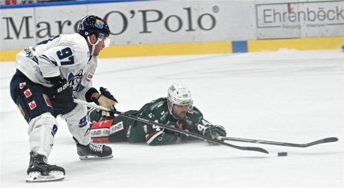 Rosenheims Neuer mit einer spektakulären Rettungstat: Erik Ullman im Heimspiel gegen Kassel.Hans-Jürgen Ziegler