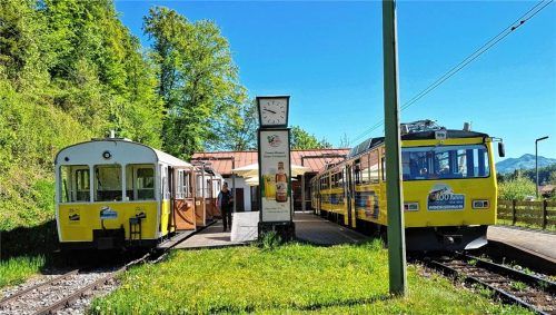 Seit 1912 bringt die Zahnradbahn Besucher auf den Wendelstein. Dass sie in Brannenburg starten soll, wurde erst 1910 entschieden. Ursprünglich war auch eine Erschließung aus nördlicher Richtung geplant. Wendelsteinbahn GmbH