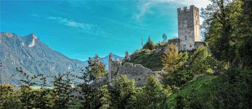 Seit über 700 Jahren ist Burg Falkenstein das Wahrzeichen Flintsbachs und hat jede Menge zu erzählen. Vieles davon wird am Samstag bei einer Führung des Historischen Vereins Rosenheim zur Sprache kommen. Stefan Lederwascher