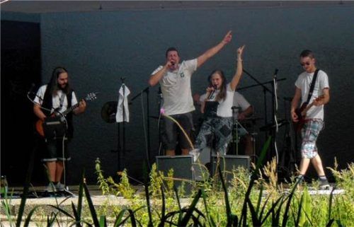 Sie rockten den Waldkraiburger Stadtpark: Die Band „Green Hornies“ aus Haag.  Fischer