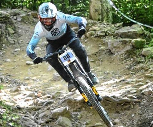 Spektakulär rasten die Athleten vom Raceteam Bikepark Samerberg ins Ziel.re