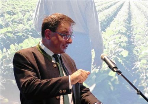 Staatssekretär Martin Schöffel sprach als Gastredner bei der Veranstaltung „Politik trifft Landwirtschaft“ in den Räumen der VR-Bank. Schubert