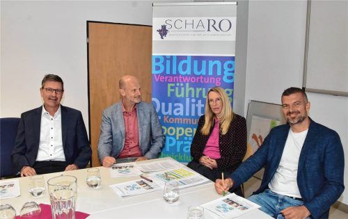 Stehen vor einigen Herausforderungen: (von links) Markus Kinzelmann, Wolfgang Baumann, Petra Burkhardt und Herbert Unterreiner von den Staatlichen Schulämtern in der Stadt und im Landkreis Rosenheim. Schlecker