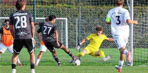 Szene aus dem Spiel der A-Jugend-Bayernliga zwischen Wacker Burghausen und der SpVgg Ansbach, das mit 2:2 endete.Gabi Zucker