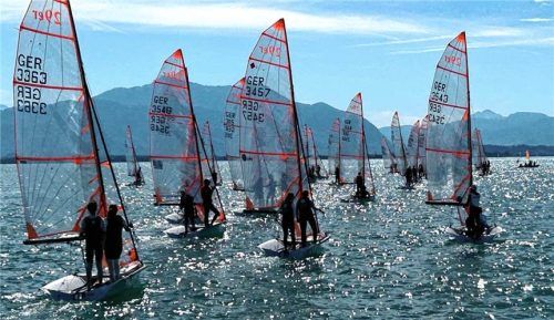 Tolle Impressionen vor malerischer Kulisse gab es bei der Internationalen Deutschen Jugendmeisterschaft (IDJM) der 29er am Chiemsee.Markus Müller