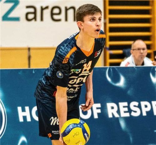 TSV-Kapitän Fabian Bartsch fordert gute Aufschläge seiner Mannschaft.Hergenhan