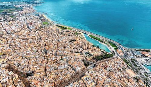 Unentdecktes Palma: Das Viertel El Terreno liegt am Hang zwischen Meer und Castell-deBellver-Pinienwald. Zur Kathedrale braucht man rund 20 Minuten. Oben: Lydia Piñero.