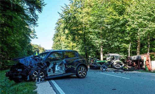 Unfall mit zwei Schwerverletzten bei Traunstein am Samstag (26. September). 112News/P. Sailer