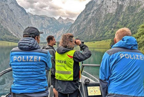 Unterstützung bei Verstößen wie illegale Müllentsorgung im Gelände des Nationalparks erhalten die Ranger auch durch die Polizei. Nationalpark Berchtesgaden