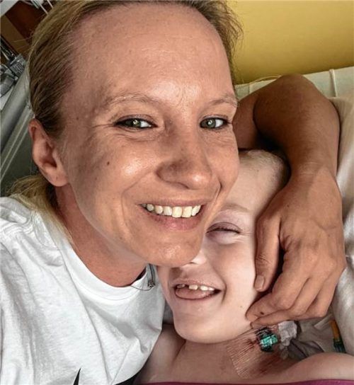 Viktoria Zettel, die derzeit mit ihrem schwerbehinderten Sohn Finn wieder im Krankenhaus ist, wird am kommenden Samstag auf einer Kundgebung vor dem Berliner Reichstag sprechen.  re