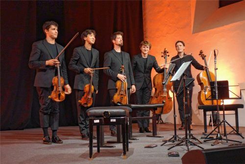 Von links sind Jordan Victoria und Alexandre Vu an der Violine, Tanguy Parisot an der Viola, sowie Jérémy Garbarg und Maximilian Hornung am Violoncello zu sehen. Georg Füchtner