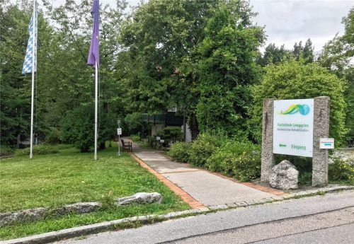 Während der Betrieb in der Rehaklinik Lenggries eingestellt wurde, läuft derzeit ein Verfahren gegen die Rehaklinik Bruckmühl, die sich im laufenden Betrieb befindet. Daniel Wegscheider/Hadersbeck