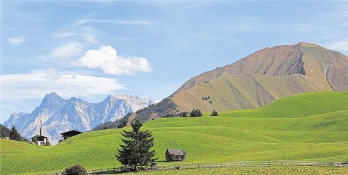 Wunderschöne Bergwelt: Rund um Berwang locken Top-Touren – manche mit Balancierparcours (r.).