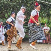 <p xml:space="preserve">Wunderschöne Insel: Auftritt einer Folkloretruppe.</p>