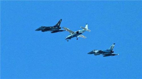 Zwei Eurofighter und eine Cessna waren am vergangenen Dienstag über dem Chiemsee zu sehen. Wolfgang Gasser