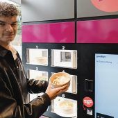 Wenn der Roboter die Nudeln brät