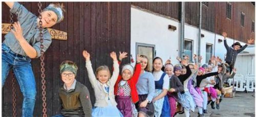 Am Kirchweihsonntag, 18. Oktober, wird ab 13 Uhr zum Kirtahutschn auf dem Daurerhof in Haindorf eingeladen. Katrin Reiter