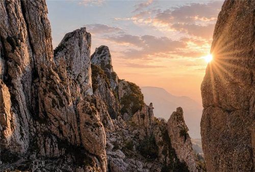 Aschau im Chiemgau ist nicht nur wegen der Kampenwand bekannt. Die einzigartige Lage im geschützten, alpinen Priental und die Nähe zum Chiemsee sorgen auch für ein besonderes Schonklima sowie eine hohe Lebens- und Erholungsqualität im Luftkurort. Herbert Reiter