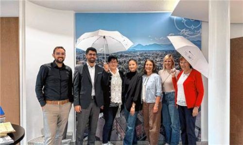 Auf dem Bild von links: Tayfun Samli (Projektleitung W³ 2.0), Abuzar Erdogan (Oberbürgermeister Stadt Rosenheim), Cornelia Graf (Projektkoordinatorin W³ 2.0), Edona Gashi (Projektleitung W³ 2.0), Christine Weber (stellvertretende Standortleitung gfi Alpenvorland), Jacqueline Jaax (Projektleitung W³ 2.0) und Gabriele Leicht (Dritte Bürgermeisterin Stadt Rosenheim). gfi gGmbH Alpenvorland