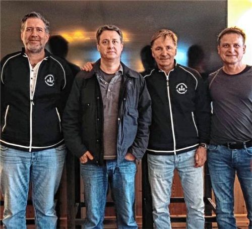 Bei der Siegerehrung: Der drittplatzierte Sascha Kassner, Titelgewinner Christian Linner, Turnierdirektor Arnd Assmann von den SF Rosenheim und Vizemeister Michael Herrmann (von links).re