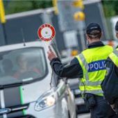 <p xml:space="preserve">Bei Grenzkontrollen haben Bundespolizisten mehrere Waffen sichergestellt. dpa</p>