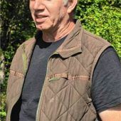 <p xml:space="preserve">Bei seinen Kontrollen prüft Jürgen Pohl, ob ein Hornissennest tatsächlich zum Problem werden könnte.</p>