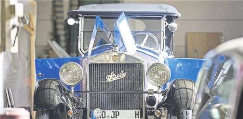 Dampfprüfung: Die Dekra macht bei dem 102 Jahre alten Stanley Steamer den Druck-Test. JEAN-CLAUDEWINKLER/DEKRA