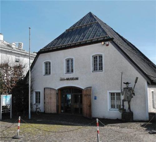Das Inn-Museum im historischen Bruckbaustadl an der Innbrücke. Wasserwirtschaftsamt Rosenheim