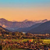 <p xml:space="preserve">Das Inntal – unberührt, außer vom goldenen Abendlicht. Was passiert mit der Region, wenn der Nordzulauf kommt? Diese Frage bewegt weit über den Landkreis hinaus. Nitzsche</p>