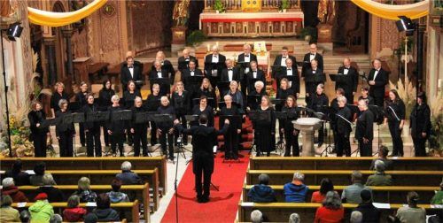 Das Kirchenkonzert in Kraiburg von „Mixtura Cantorum“ mit Dirigent Mario Gebert. Georg Meling