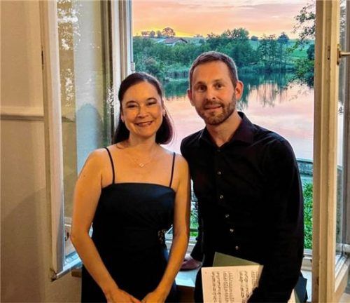 Das Klavierduo Yume Hanusch und Stefan Unterhuber (von links) lädt zum Konzertabend ein. Ignaz-Günther-Gymnasium