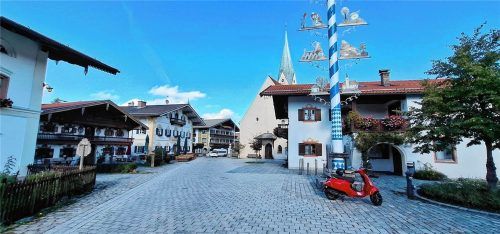 Das Ortsbild von Törwang bewahren und zeitgemäßes Bauen ermöglichen: Dafür soll in der Gemeinde Samerberg eine neue Ortsgestaltungssatzung erarbeitet werden. Volkhard Steffenhagen