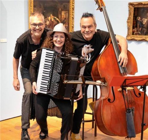 Das Trio Mi.S.S. (von links: Stephan von Clarmann, Michaela Bauer und Stephan Glaubitz) präsentiert die „Carmina Burana“ in einer außergewöhnlichen Trio-Besetzung. Stadtbücherei Neumarkt-Sankt Veit