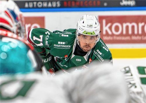 Den zweiten Heimdreier im Blick: Scott Feser und die Starbulls Rosenheim erwarten Regensburg. DAVID LOEFFLER