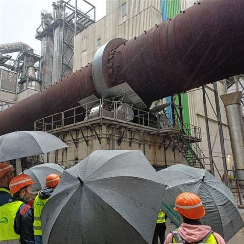 Der Drehrohrofen wärmt auch im Regen. Caritas Wendelstein Werkstätten