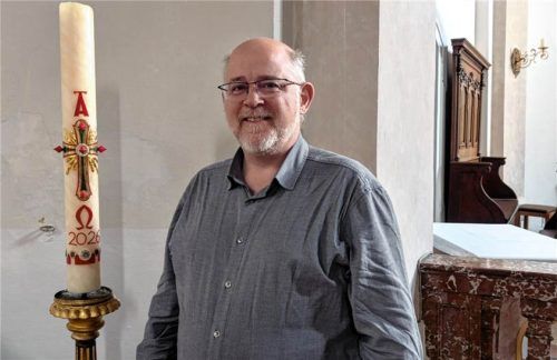 Der frisch zum Diakon geweihte Stefan Reinbrecht in der Pfarrkirche Heilig Kreuz in Kiefersfelden. Franz Hoffmann
