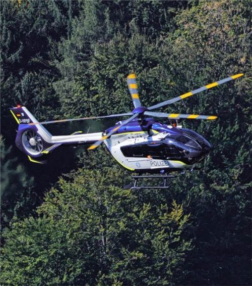 Der Hubschrauber „Edelweiß“ flog den Verstorbenen und die Einsatzkräfte am Hohenstaufen zurück ins Tal. BRK BGL