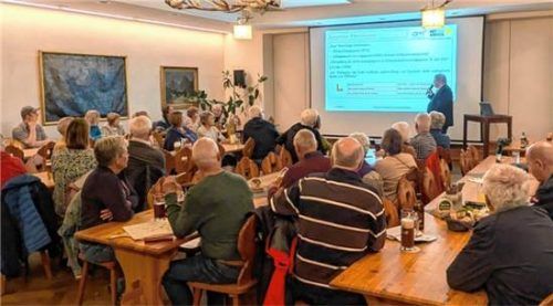 Der Saal im Gasthof „Bergwirt“ war zur Bürgerversammlung über die kommunale Wärmeplanung voll besetzt. Franz Hoffmann