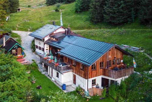 Die Breitenberghütte in Brannenburg soll künftig auch stärker als Ort für Veranstaltungen genutzt werden. Ein neuer Wirt könnte die Hütte ab dem 1. Dezember übernehmen. Naturfreunde Rosenheim