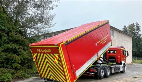Die ersten Trägerfahrzeuge und Abrollsysteme des Wechselladersystems sind bereits im Einsatz. Landratsamt Rosenheim