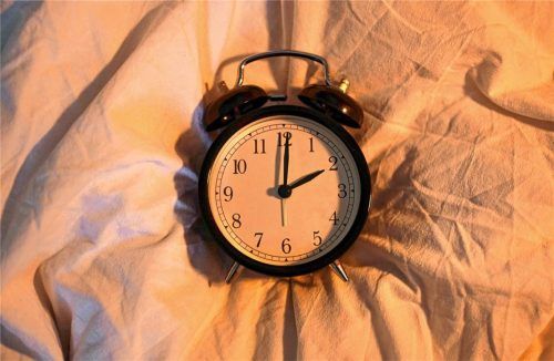 Die Uhren werden in der Nacht zum Sonntag wieder von 3 auf 2 Uhr zurückgestellt. dpa/picture alliance