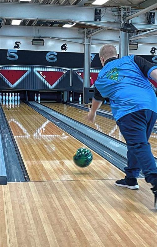 Felix Bursch vom SB/DJK Rosenheim ist beim Bowling aktiv. Strubel, Achorner