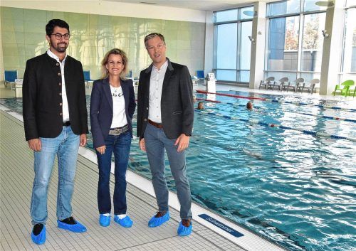 Freuen sich über den Zuschuss: (von links) Oberbürgermeister Abuzar Erdogan, CSU-Bundestagsabgeordnete Daniela Ludwig und Heiko Peckmann, Geschäftsführer der Stadtwerke. Peter Schlecker